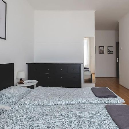Bright Downtown Balcony Retreat Appartement Boedapest Buitenkant foto