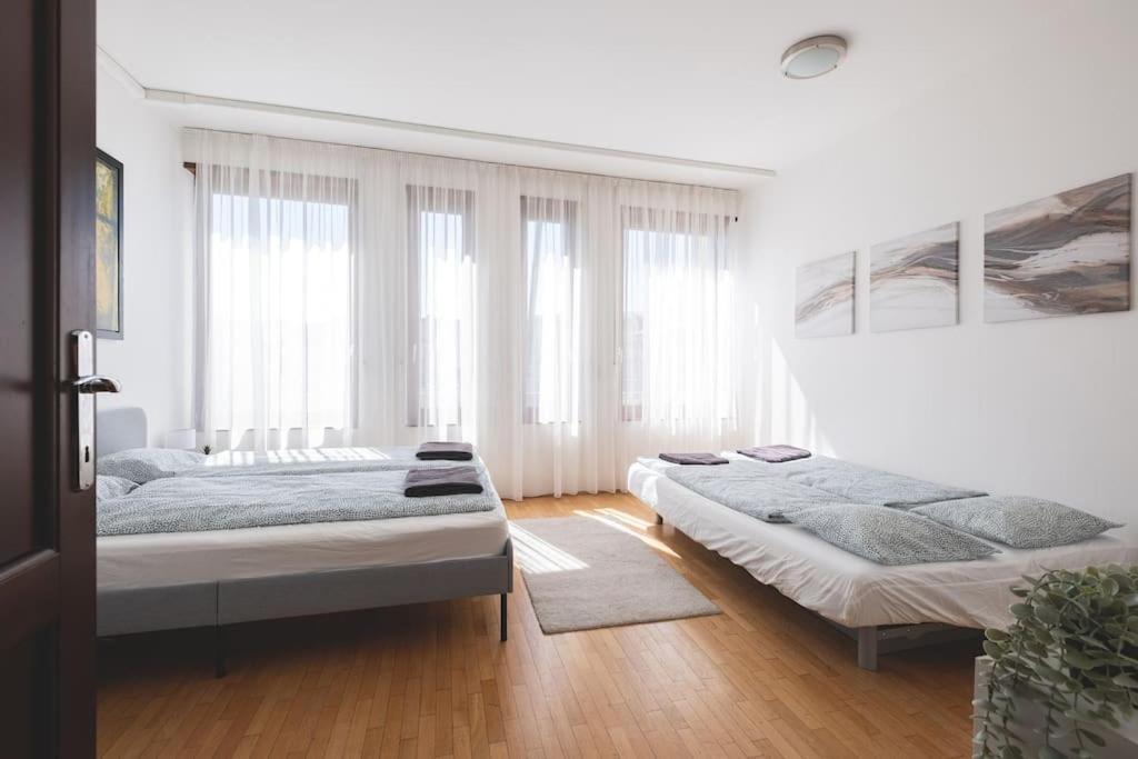 Bright Downtown Balcony Retreat Appartement Boedapest Buitenkant foto