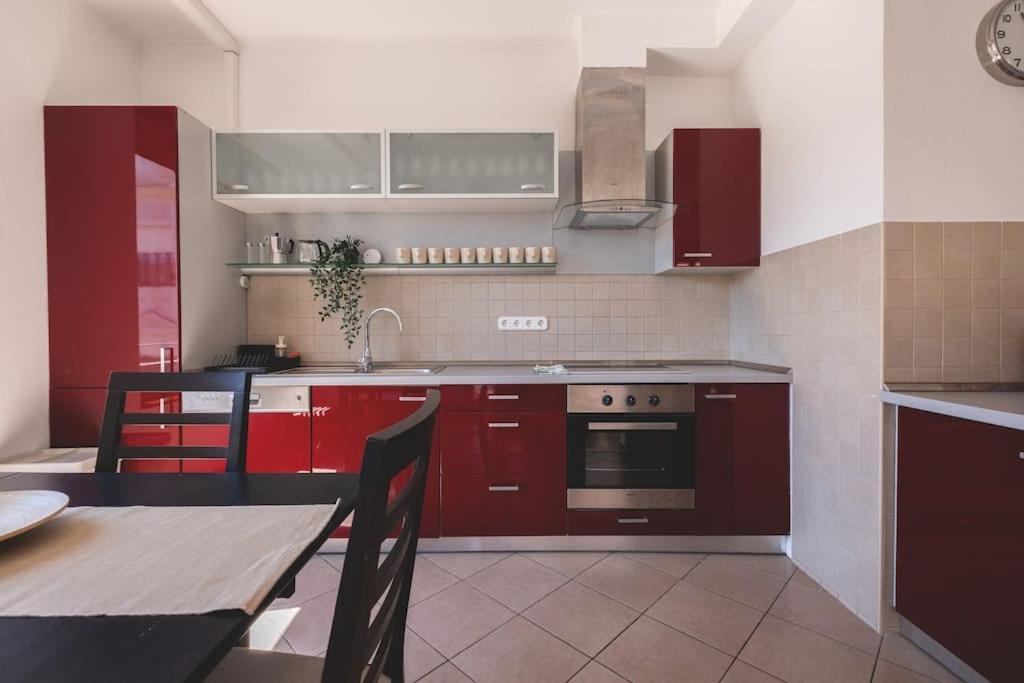 Bright Downtown Balcony Retreat Appartement Boedapest Buitenkant foto