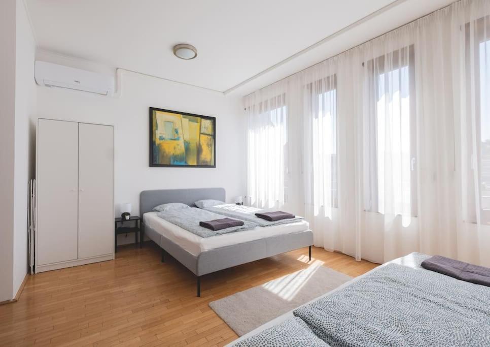 Bright Downtown Balcony Retreat Appartement Boedapest Buitenkant foto