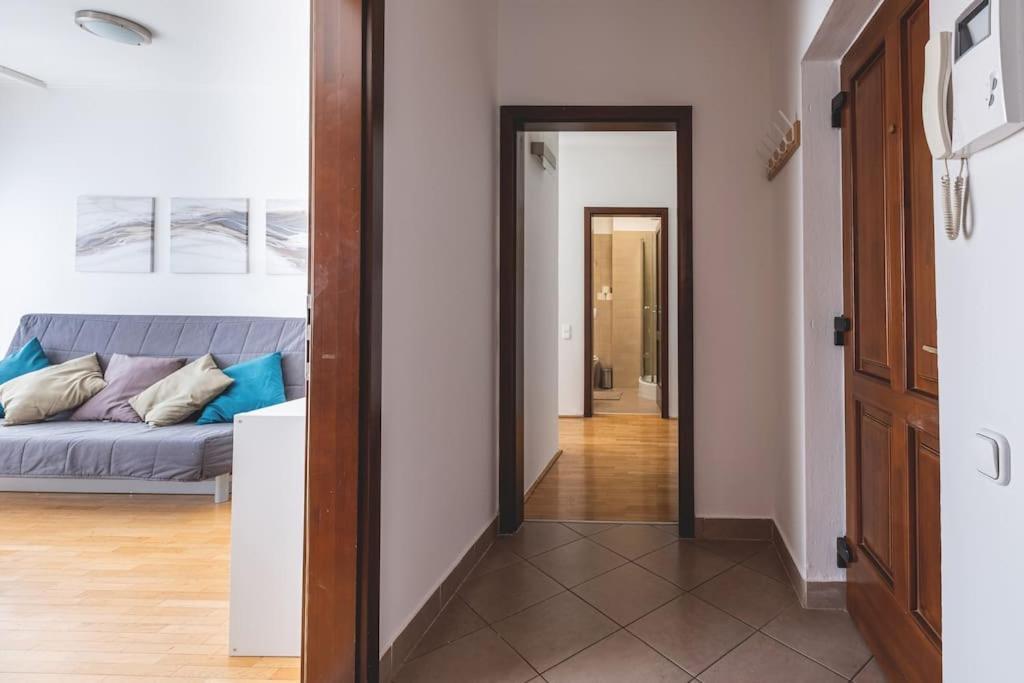 Bright Downtown Balcony Retreat Appartement Boedapest Buitenkant foto