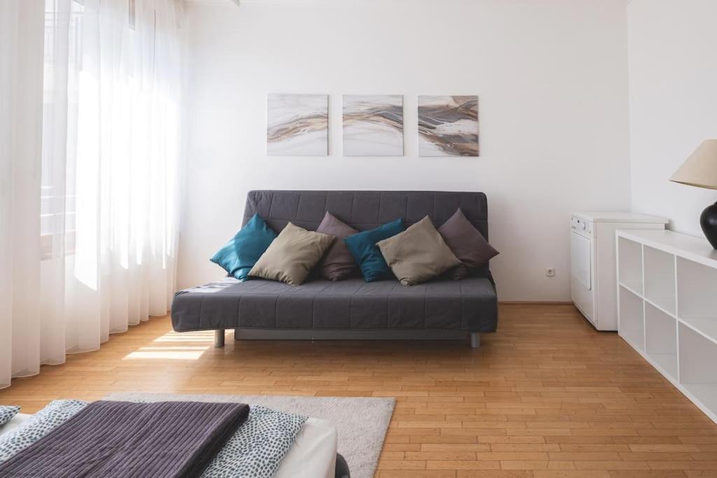 Bright Downtown Balcony Retreat Appartement Boedapest Buitenkant foto